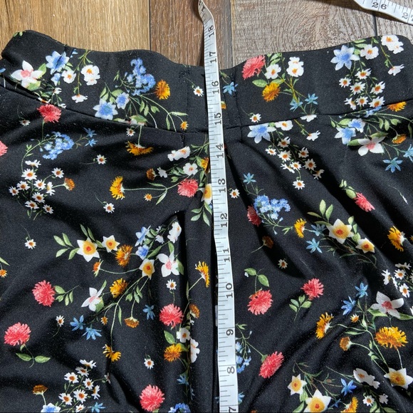 Soho Apparel Floral Stretch Belted Ankle Pants Size M - Picture 13 of 15